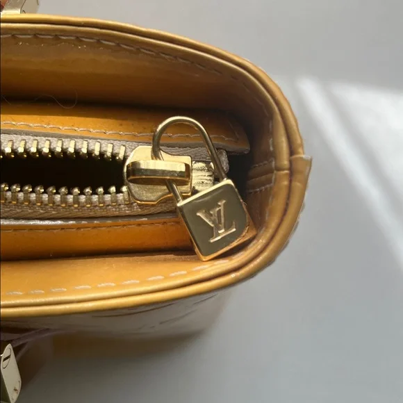 100% Authentic
Louis Vuitton Gold and Tan Houston Vernis - Picture 4 of 14
